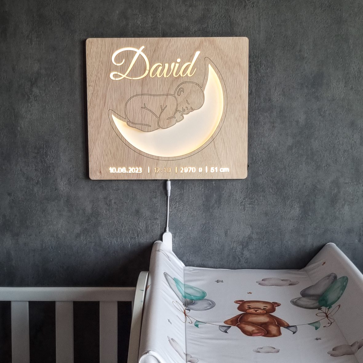 Lampa de veghe pentru noptiera – bebe pe luna