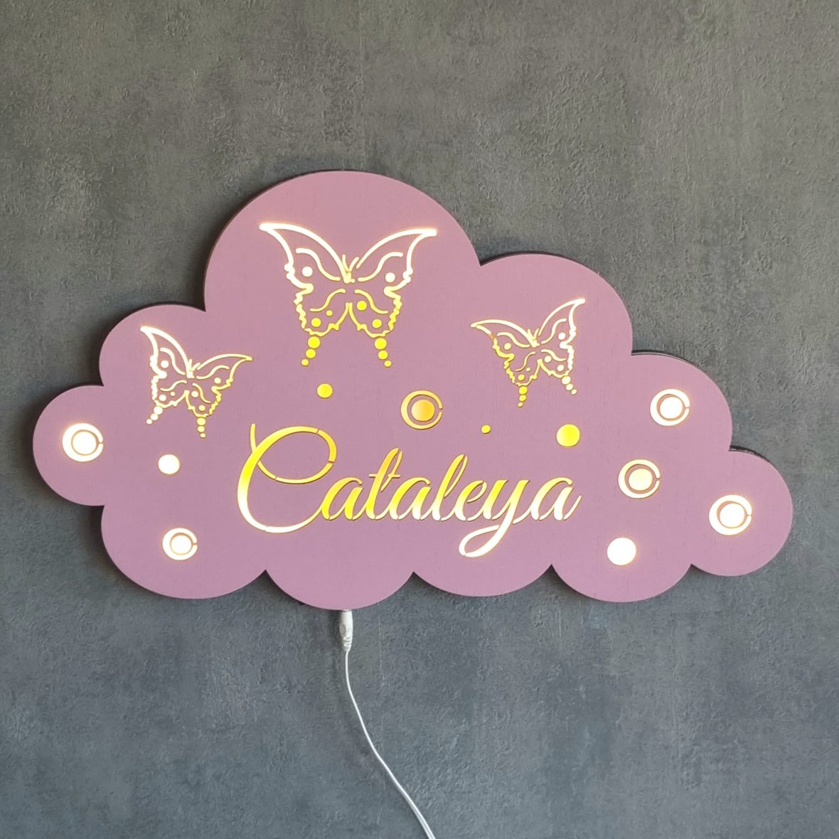 Lampa veghe personalizata cu nume si fluturasi – old lila