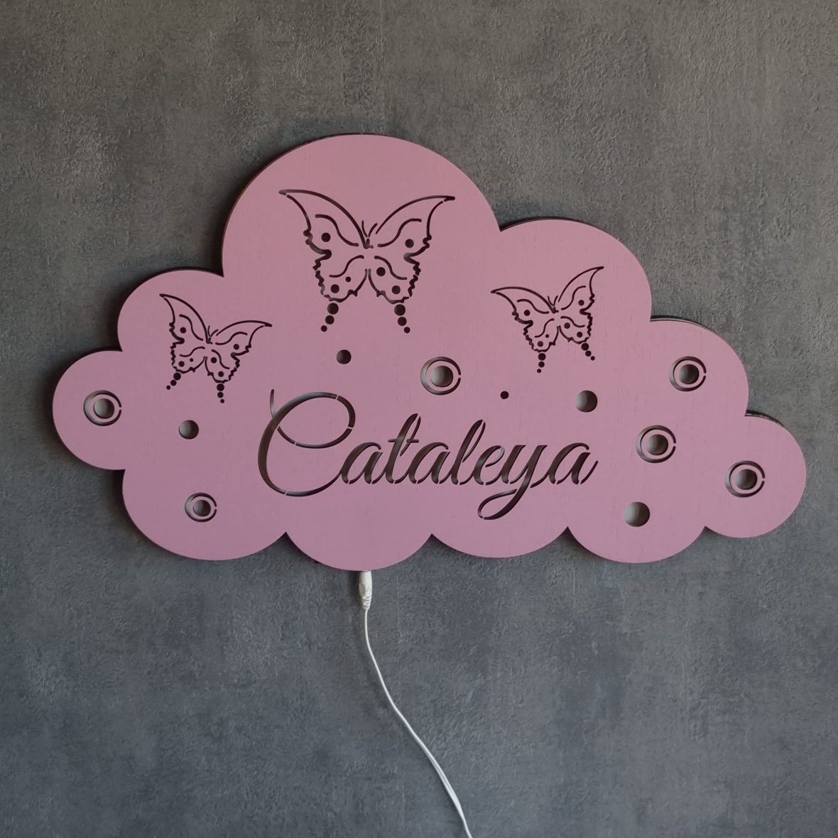 Lampa veghe personalizata cu nume si fluturasi – old lila