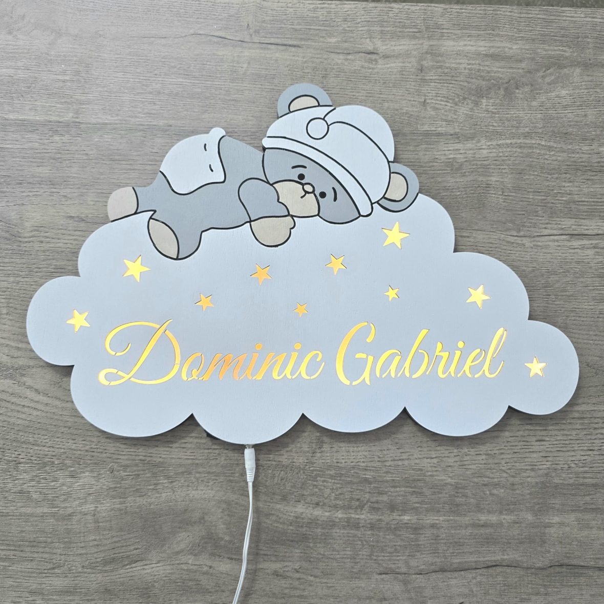 Lampa de veghe personalizata cu nume si ursulet pe nor gri-bej