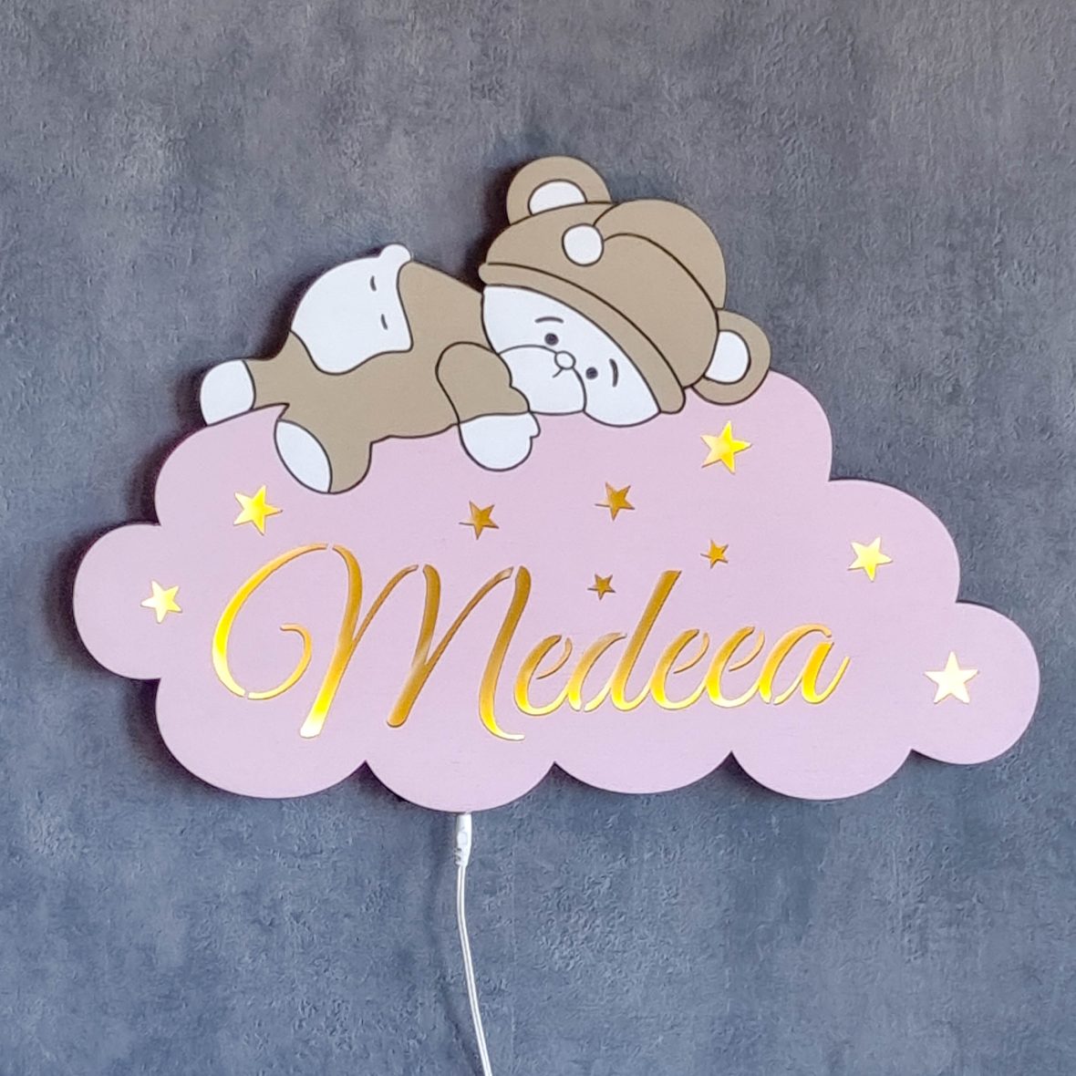 Lampa de veghe personalizata cu nume si ursulet pe nor bej-roz pal