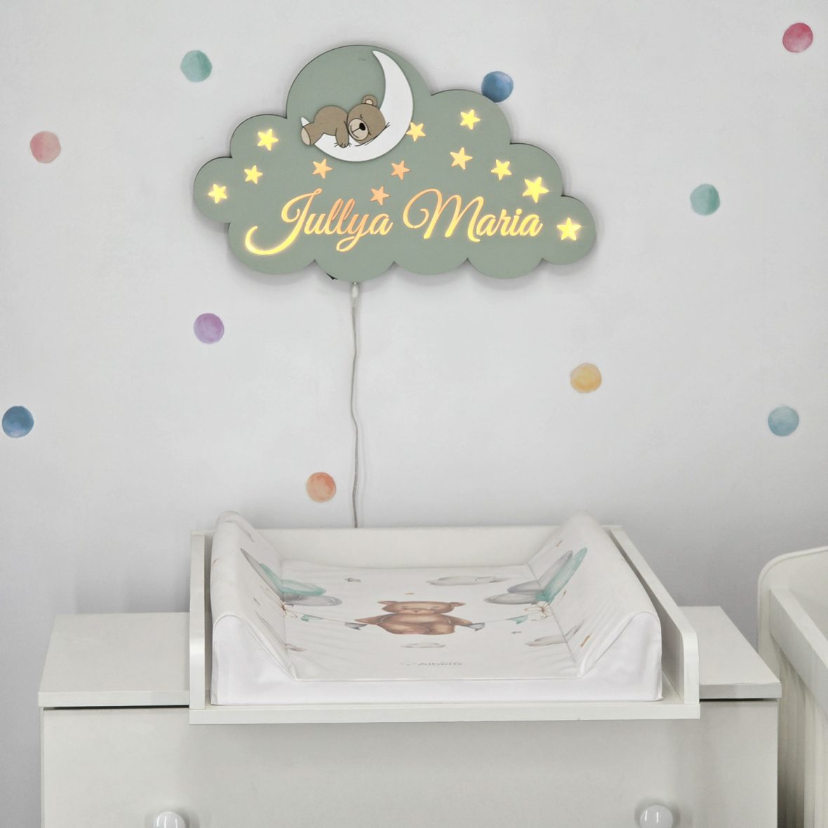 Lampa de veghe personalizata cu nume si ursulet pe luna – verde oliv