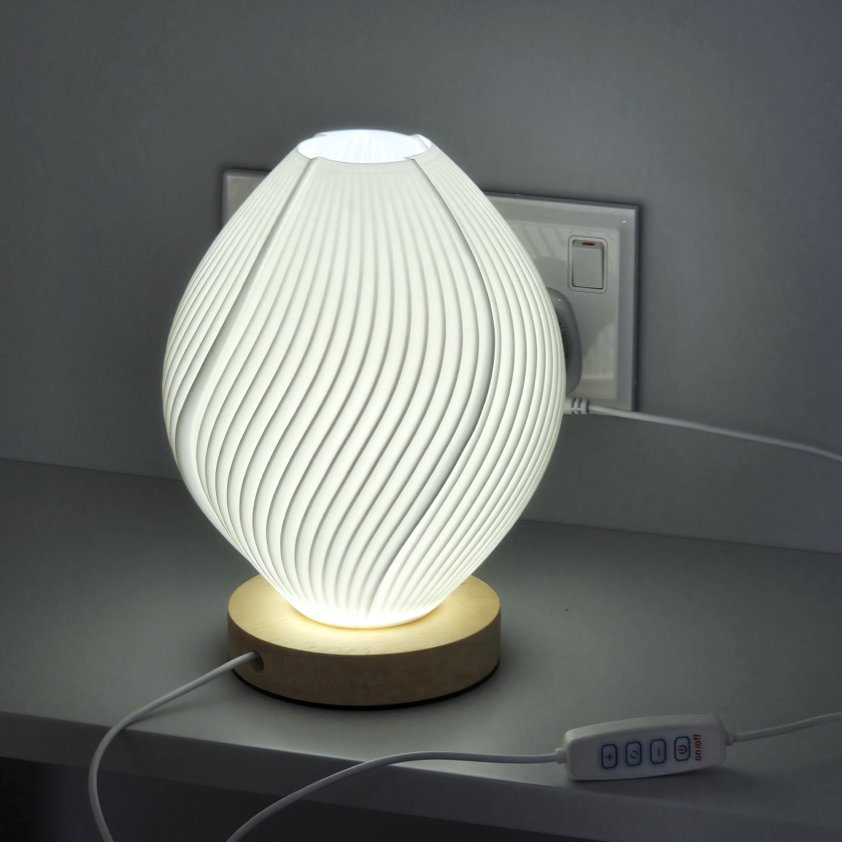 Lampa decorativă LED cu design modern– printată 3D, lumină rece