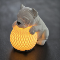 Lampă de veghe decorativă „Bulldog Baby” cu lumina aprinsa