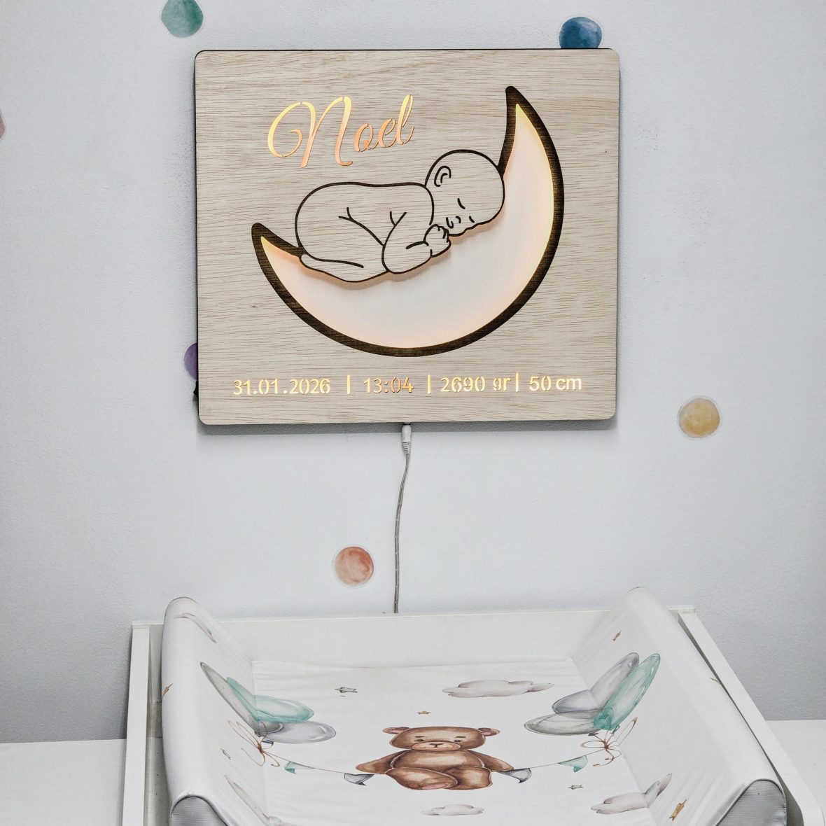 Lampă de veghe personalizată pt bebeluși – Nume & datele nașterii